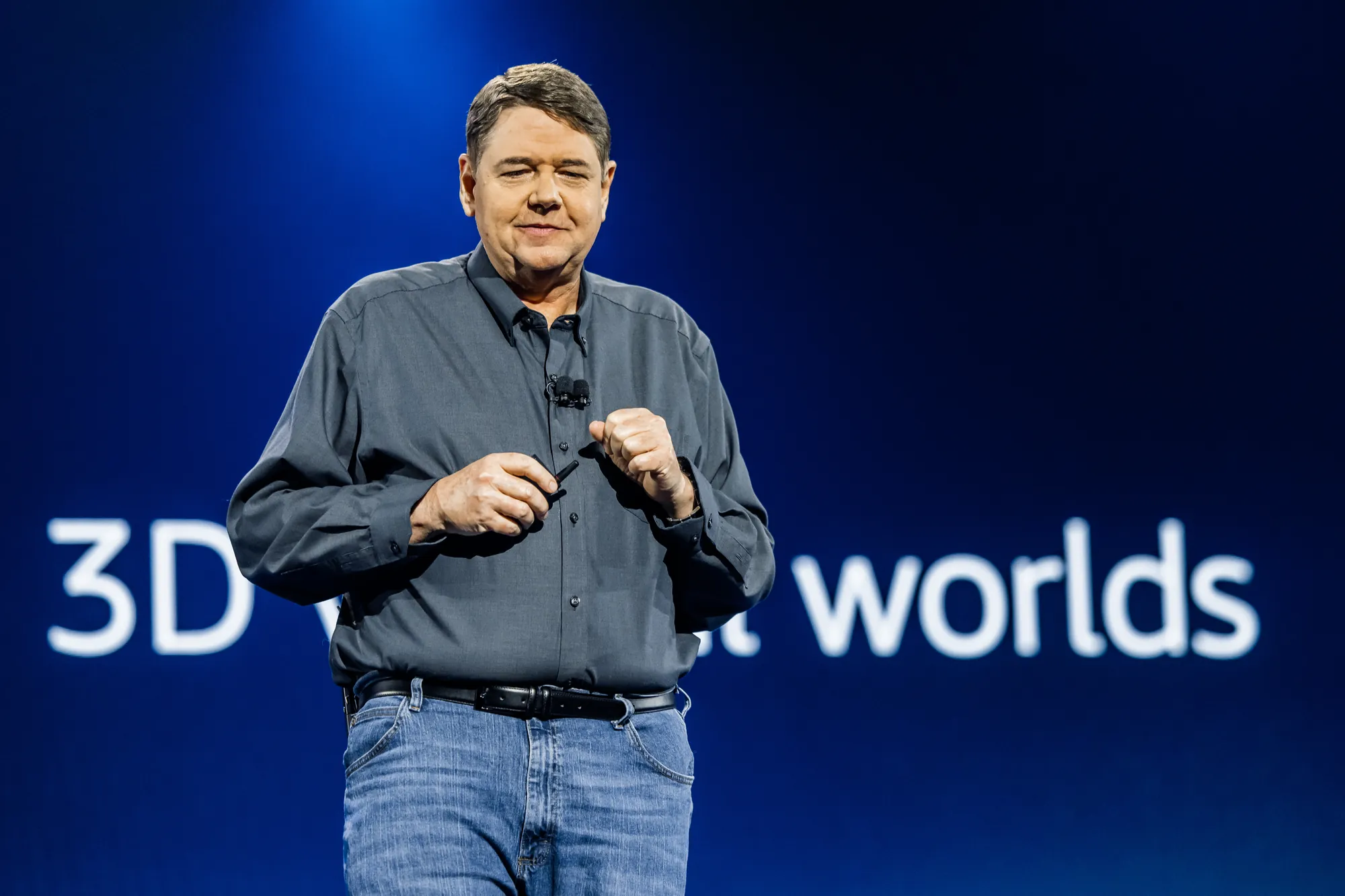 Bill Vass in front of a title about 3D worlds